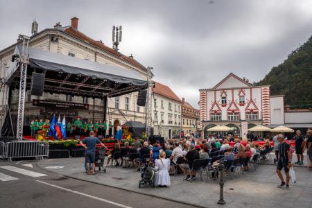 Veselo razpoloženje tudi na drugi festivalski dan Dnevov narodnih noš in oblačilne dediščine v Kamniku (1)